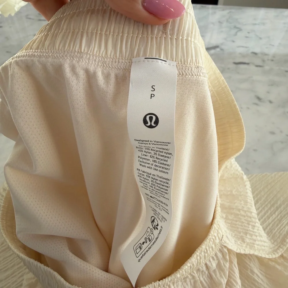 Preowned Lululemon Negative Split Textured Run Short 2.5" Cream Shorts Small - Picture 3 of 7